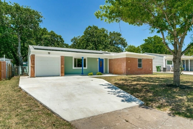 748 Oak Drive - Photo 1