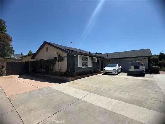 1480 Atterbury - Photo 1