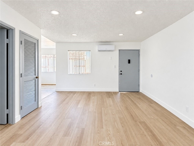 801 E Chestnut Street - Photo 1