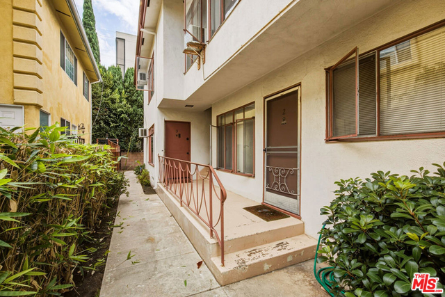 1058 S Wooster Street - Photo 1