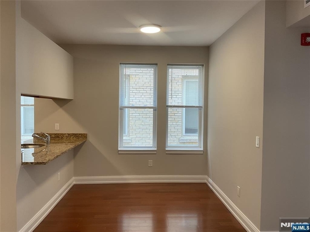 375 Undercliff - Photo 1