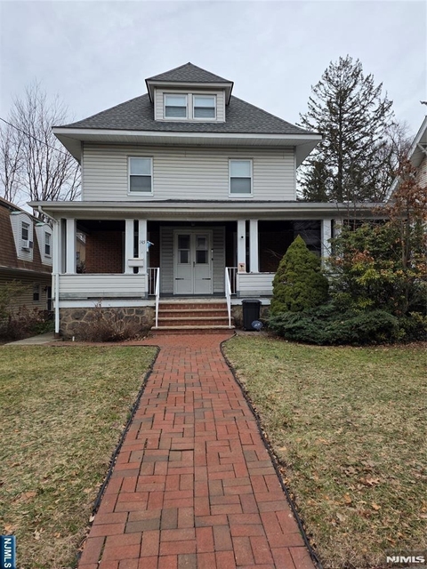 145 Christie - Photo 1