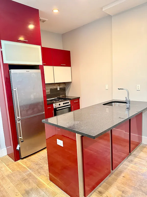 1020 Park Place - Photo 1