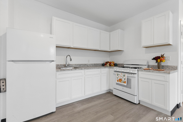 654 Park Street - Photo 1