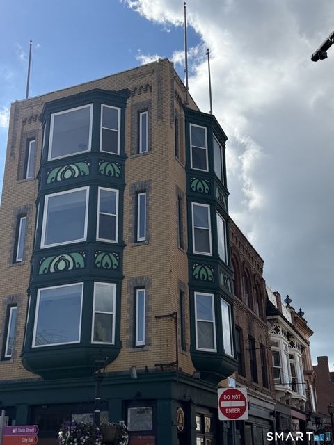 2 Bank Street - Photo 1