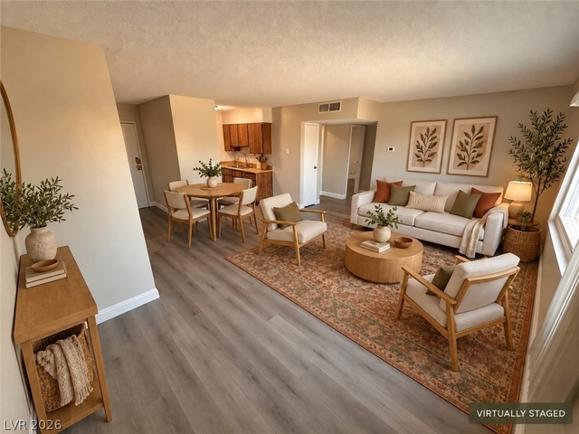 225 E Foster Avenue - Photo 1