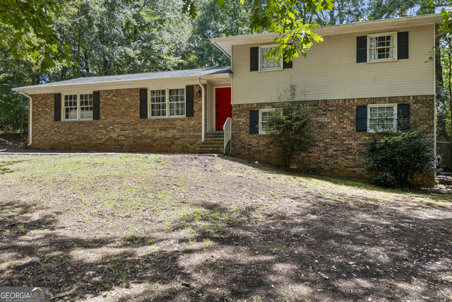 527 University Circle - Photo 1