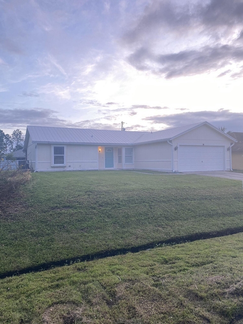 1866 Sw Effland Avenue - Photo 1