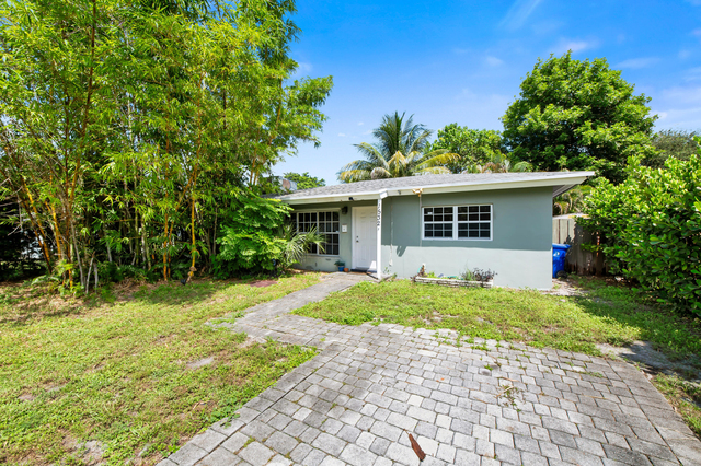 1532 Nw 7th Avenue - Photo 1