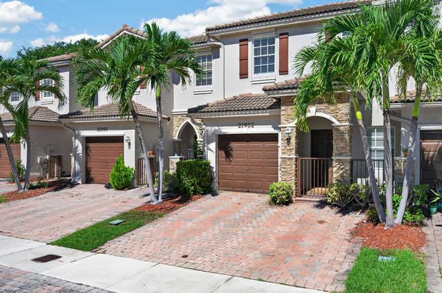 21952 Sw 93rd Place - Photo 1
