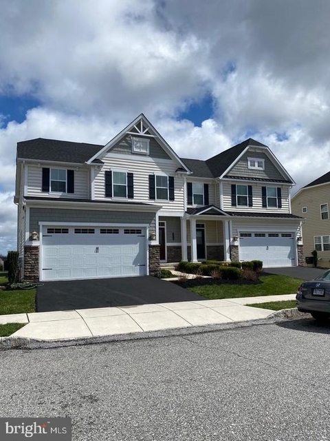 206 Crossing Way - Photo 1