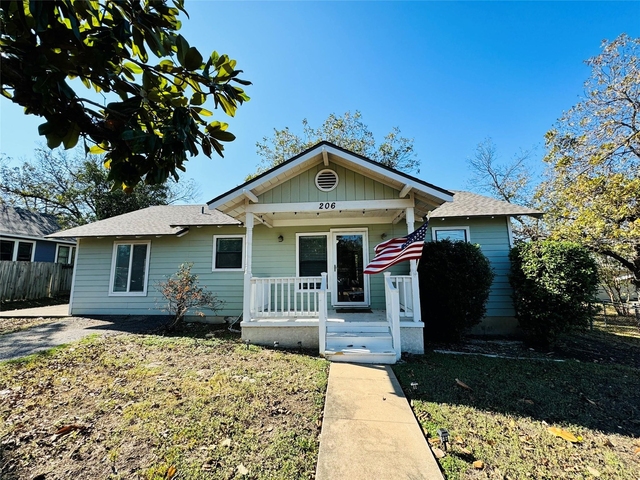 206 S Elm St - Photo 1