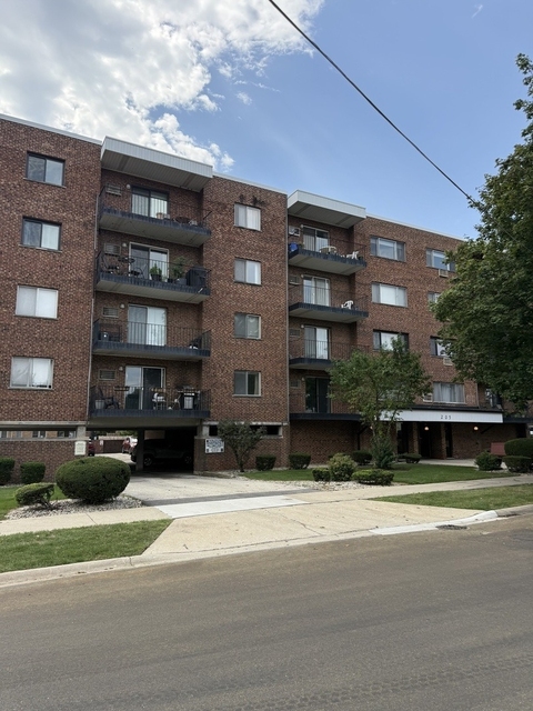 205 W Miner Street - Photo 1