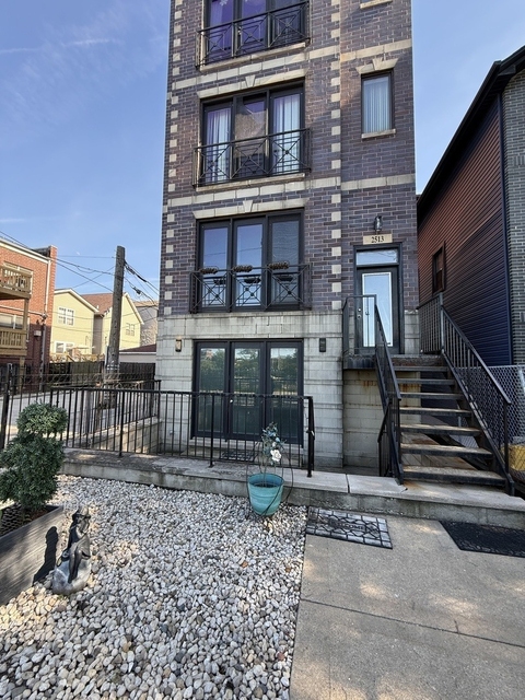 2513 W Congress Parkway - Photo 1