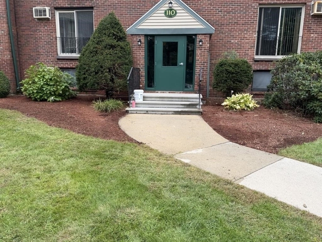 110 English Village - Photo 1