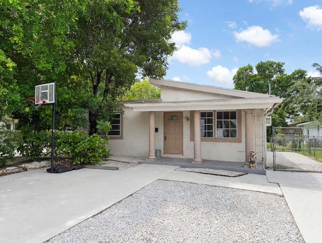 216 Nw 12th Court - Photo 1
