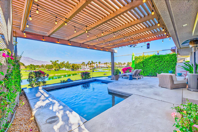 10 Colonial Drive - Photo 1