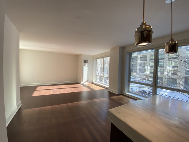 60 Riverside Boulevard - Photo 1
