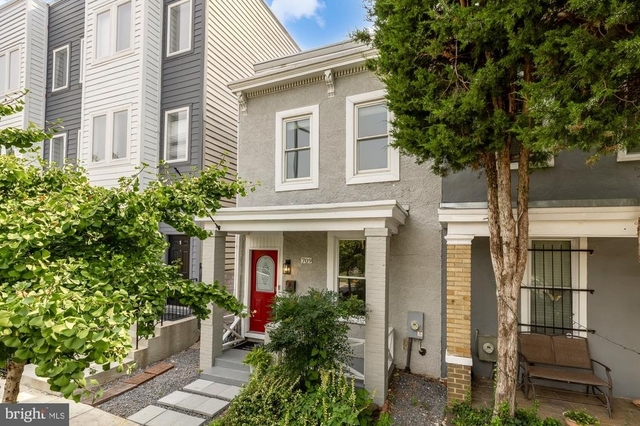 709 16th Street Ne - Photo 1