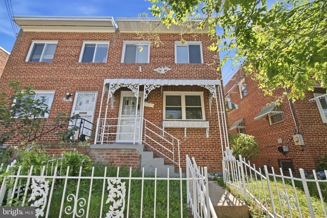 4229 Fort Dupont Terrace Se - Photo 1