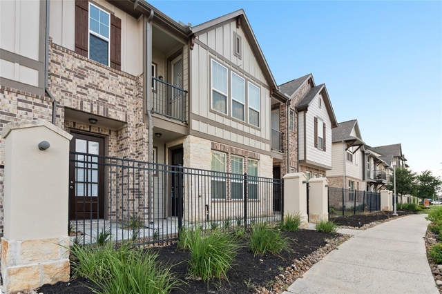 9511 Towne Lake Parkway - Photo 1