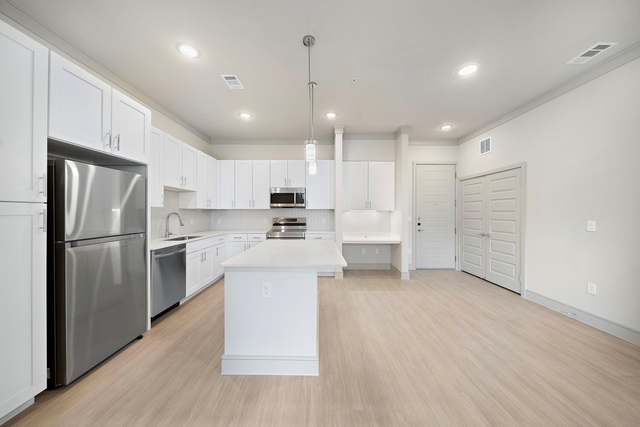 4840 North Shepherd Drive - Photo 1