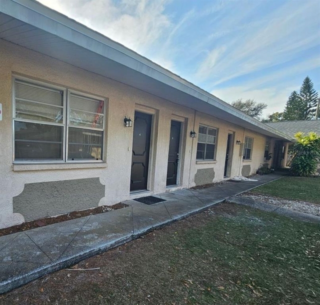 201 Nw Jefferson Circle N - Photo 1