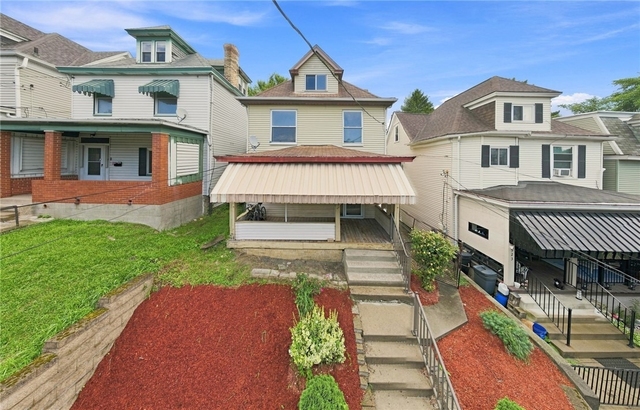 1521 Rockland Ave - Photo 1