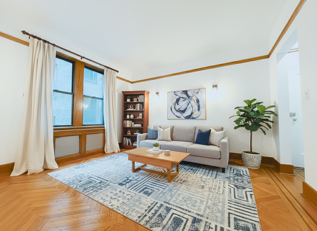 Metropolitan Avenue - Photo 1