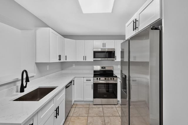1037 W 28th Street - Photo 1