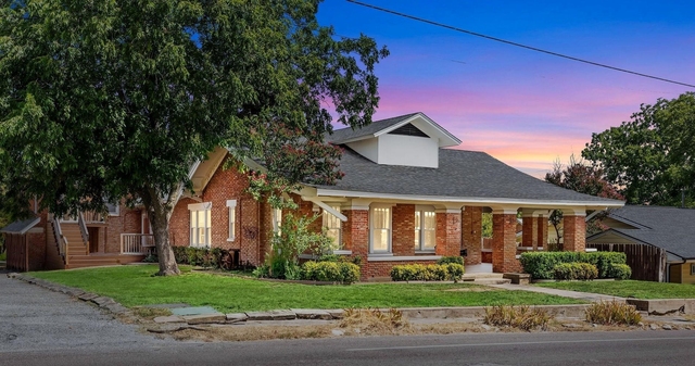803 S Trinity Street - Photo 1