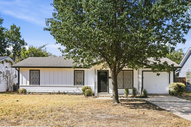 549 Lorna Street - Photo 1