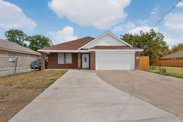1512 Rowan Avenue - Photo 1