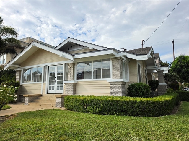 3237 E Broadway - Photo 1