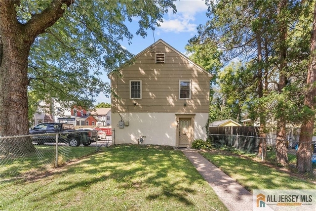 405 Maple Avenue - Photo 1