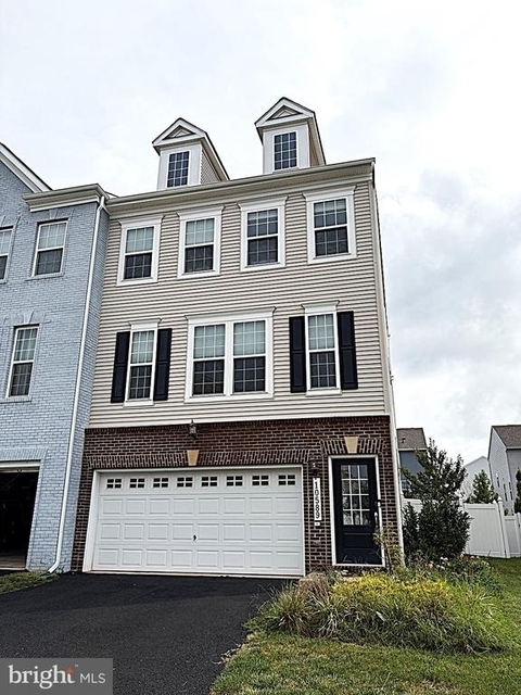 10589 Hinton Way - Photo 1