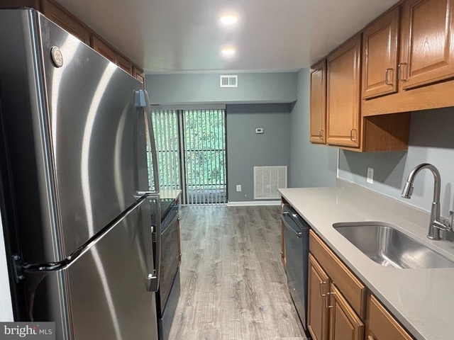11631 Stoneview Square - Photo 1