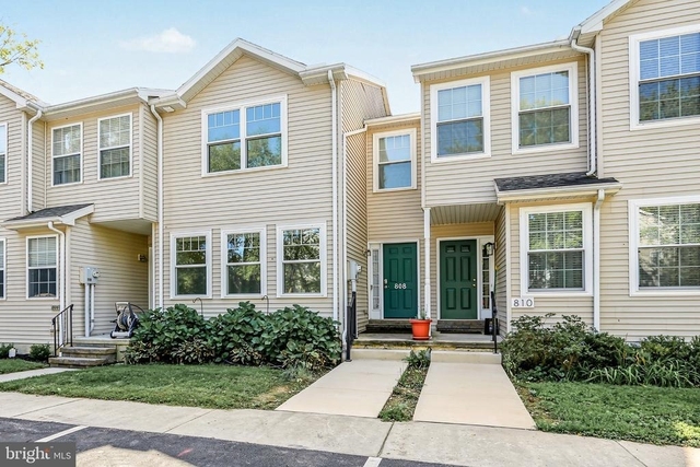 808 Yorkview Drive - Photo 1