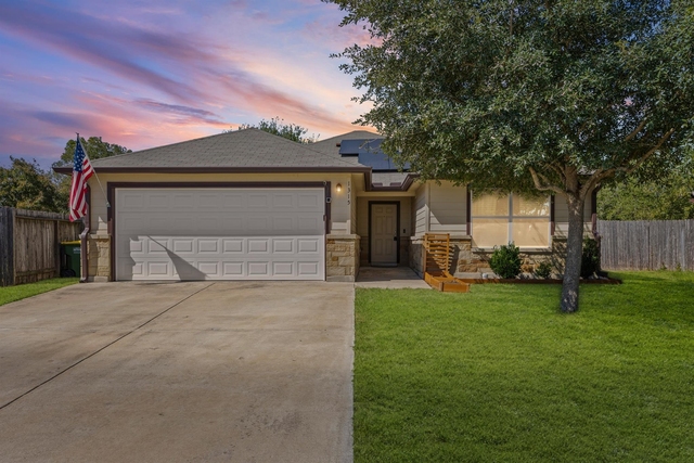1315 Lantana Ct - Photo 1