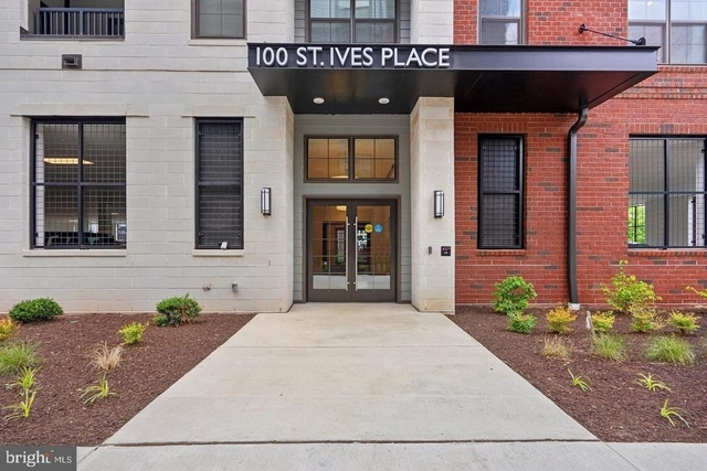 100 Saint Ives Place - Photo 1