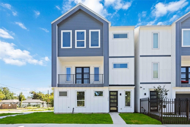 3022 Drew Street - Photo 1