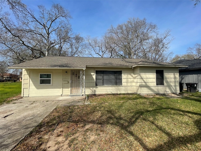6139 Belcrest Street - Photo 1