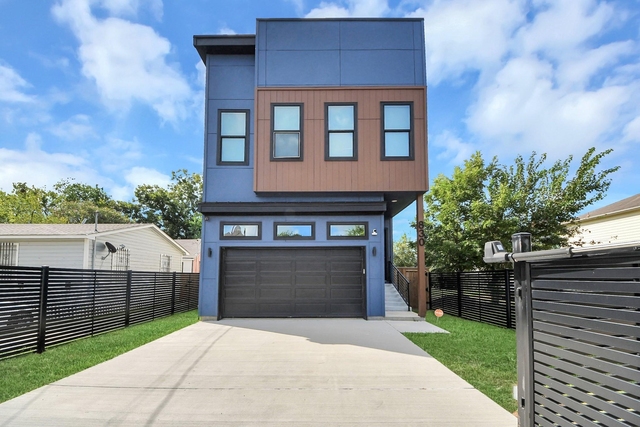 830 E 40th Street - Photo 1