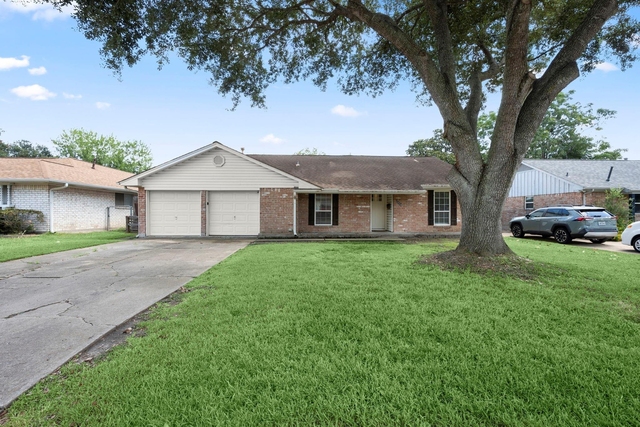 2909 Livingston Drive - Photo 1