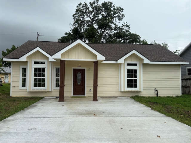 903 Harris Avenue - Photo 1
