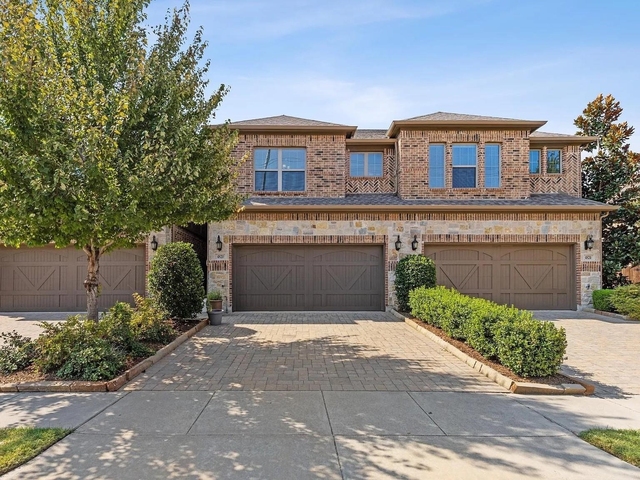 4820 Pasadena Drive - Photo 1