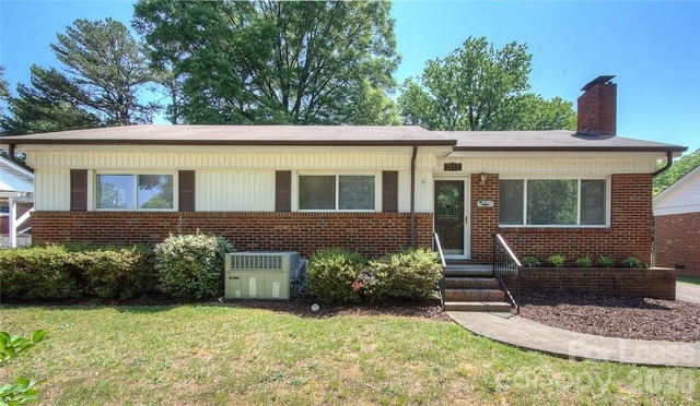 2517 Heywood Avenue - Photo 1