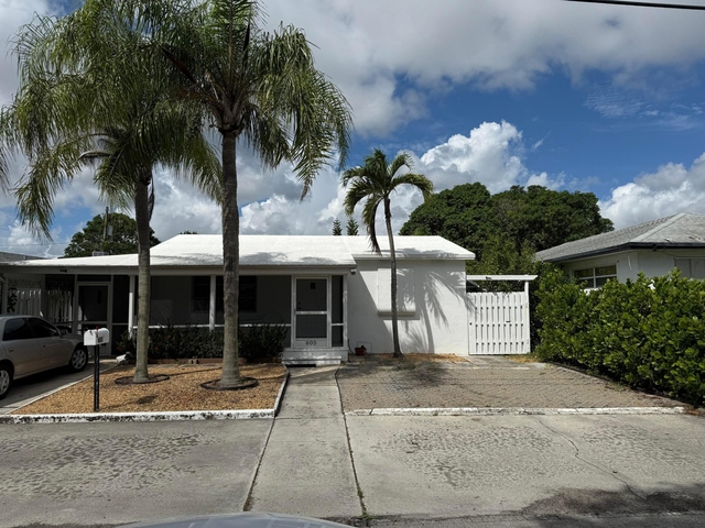 605 E Coast Avenue - Photo 1