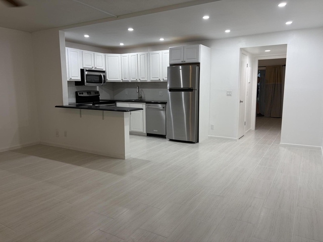 253 Newport P - Photo 1