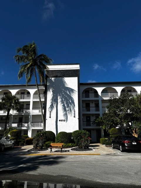4602 Ne Martinique Way - Photo 1